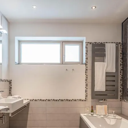 Lebensart-Am-See-Moderne-Fewo-Relaxx-Direkt-Am-See Apartamento Bad Endorf